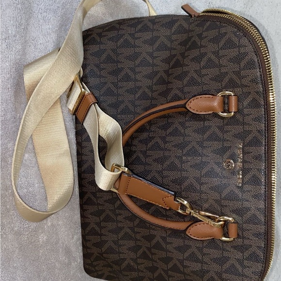 Michael Kors Handbags - Michael Kors Beige and Brown Interior Handbag